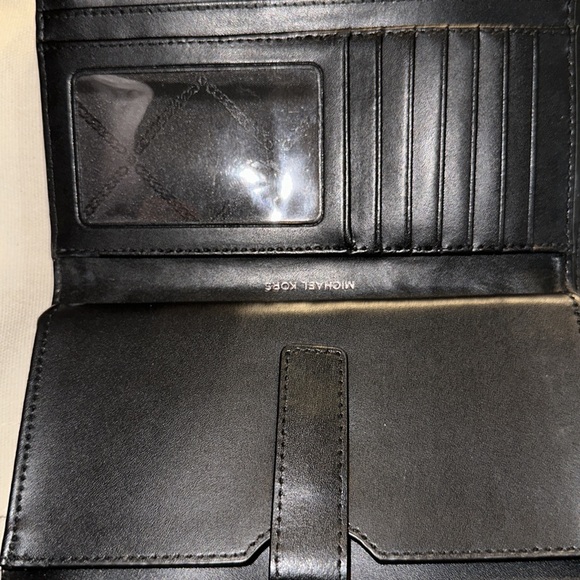 NWOT micheal kors monogrammed black and white wristlet wallet so fine 7 card - Picture 4 of 9